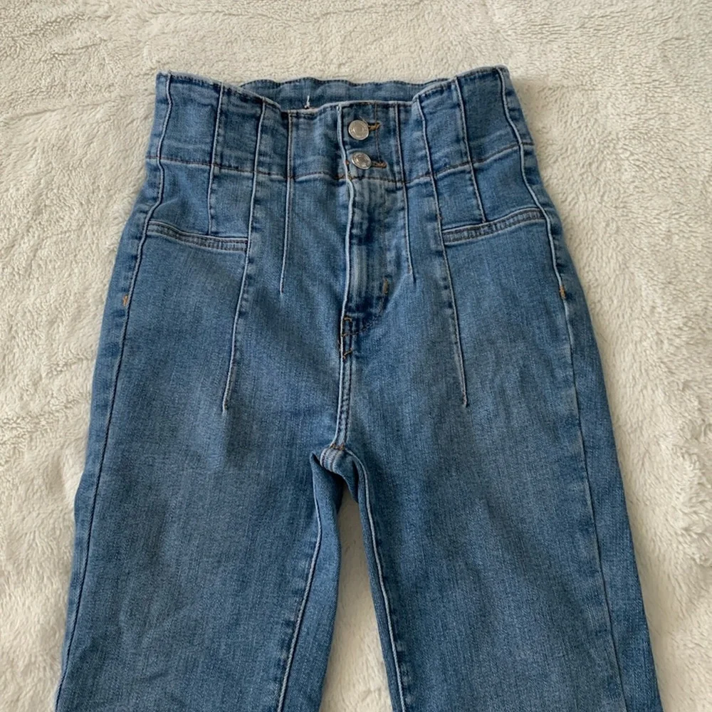 ✨ Free People High Rise Flare Jeans -Size 25 - Picture 4 of 10